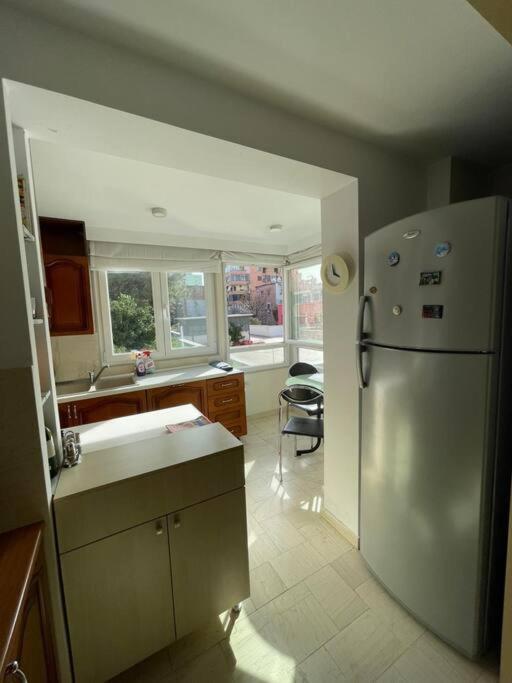 Chic City Retreat - Stylish Apartment In Bllok, 티라나 외부 사진