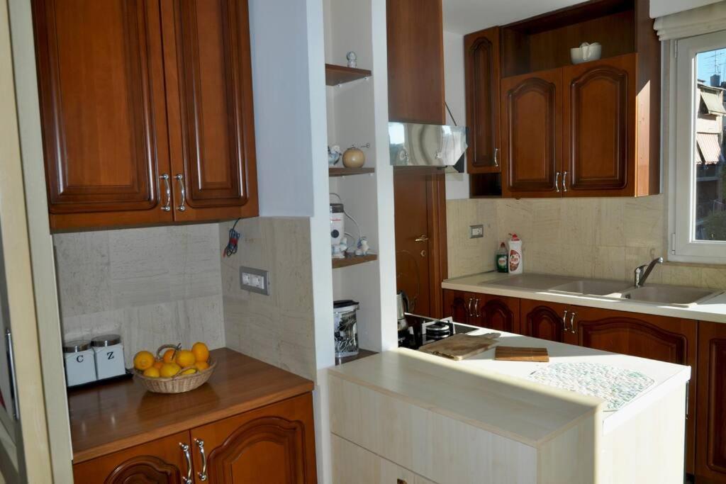 Chic City Retreat - Stylish Apartment In Bllok, 티라나 외부 사진