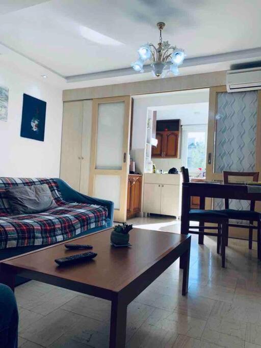 Chic City Retreat - Stylish Apartment In Bllok, 티라나 외부 사진