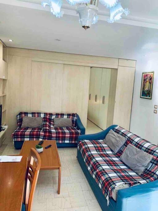 Chic City Retreat - Stylish Apartment In Bllok, 티라나 외부 사진