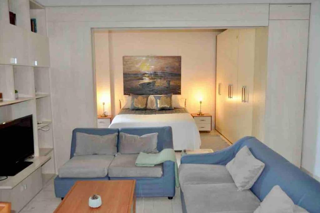 Chic City Retreat - Stylish Apartment In Bllok, 티라나 외부 사진